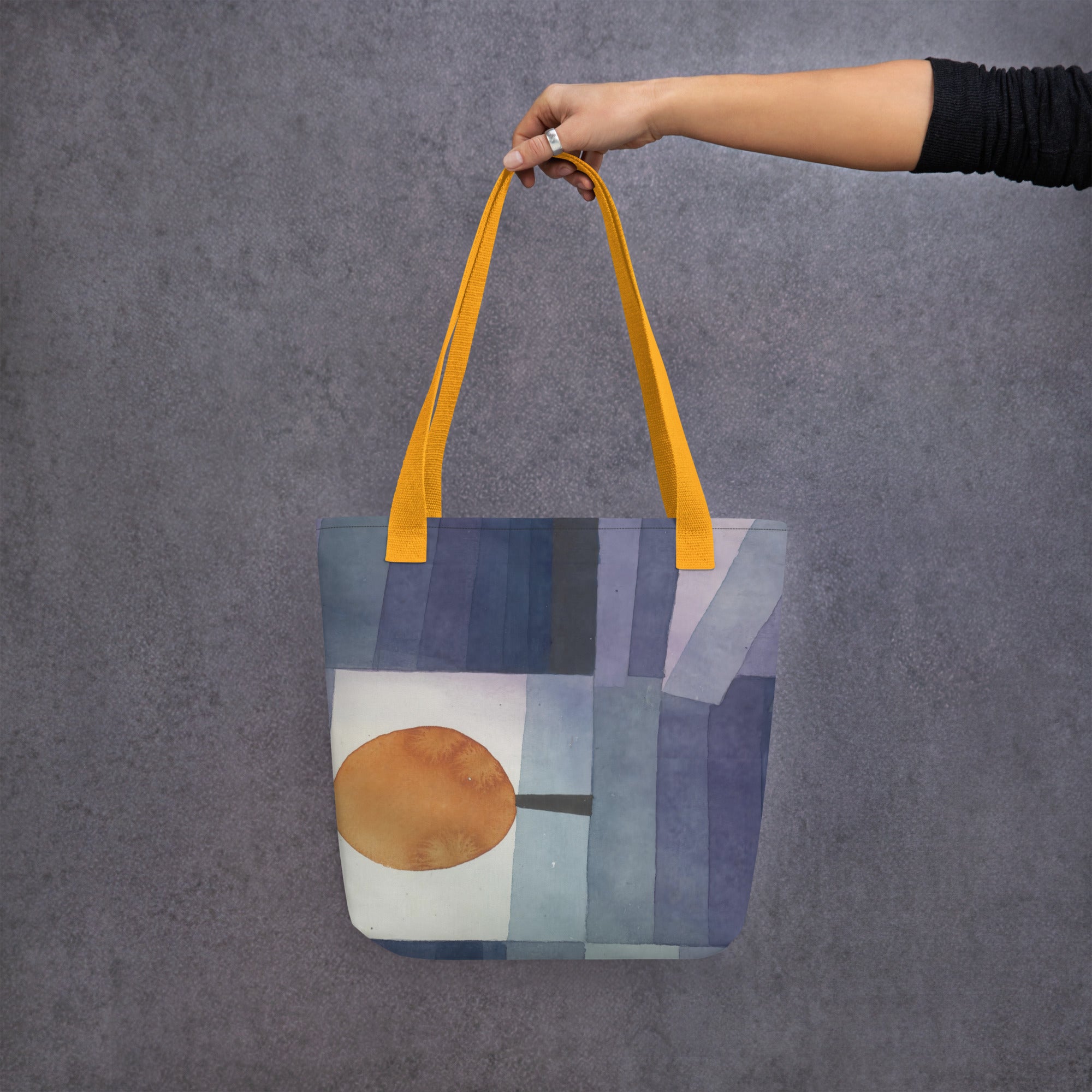 Coocosh's Der Bote des Herbstes tote bag features an eye-catching abstract geometric design in vibrant blues and a bold orange circle, complemented by durable yellow straps. This eco-friendly, spacious accessory embodies fall fashion, perfect for stylish outings.