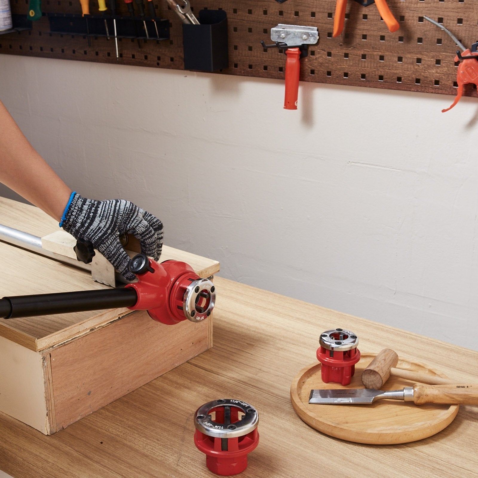 VEVOR Ratchet Pipe Threader Kit, Manual Ratcheting Pipe Threader with 6 NPT Dies